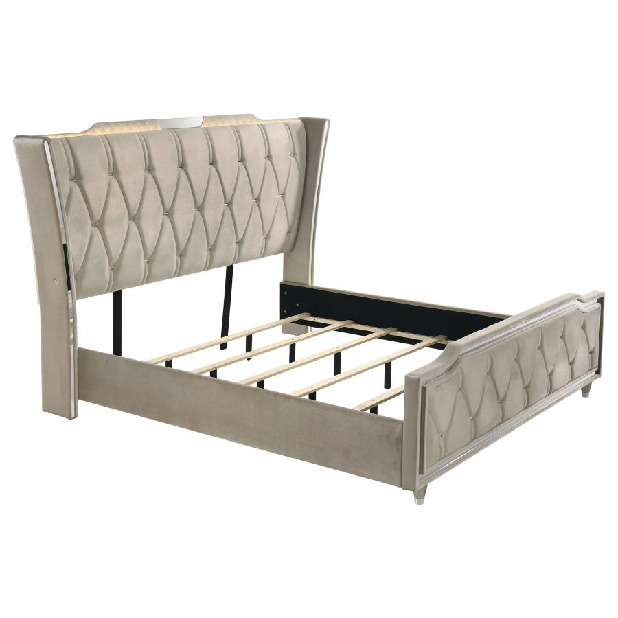 Lorient 4-piece Eastern King Bedroom Set Ivory and Camel