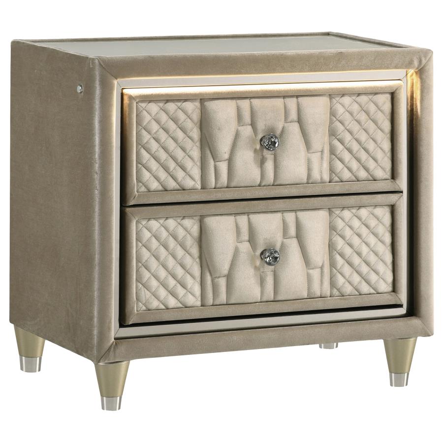 Lorient 4-piece Eastern King Bedroom Set Ivory and Camel