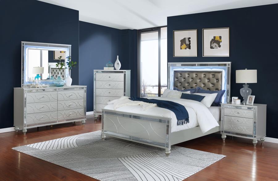 Gunnison 5-piece Eastern King Bedroom Set Silver Metallic (image for) Gunnison 5-piece Eastern King Bedroom Set Silver Metallic