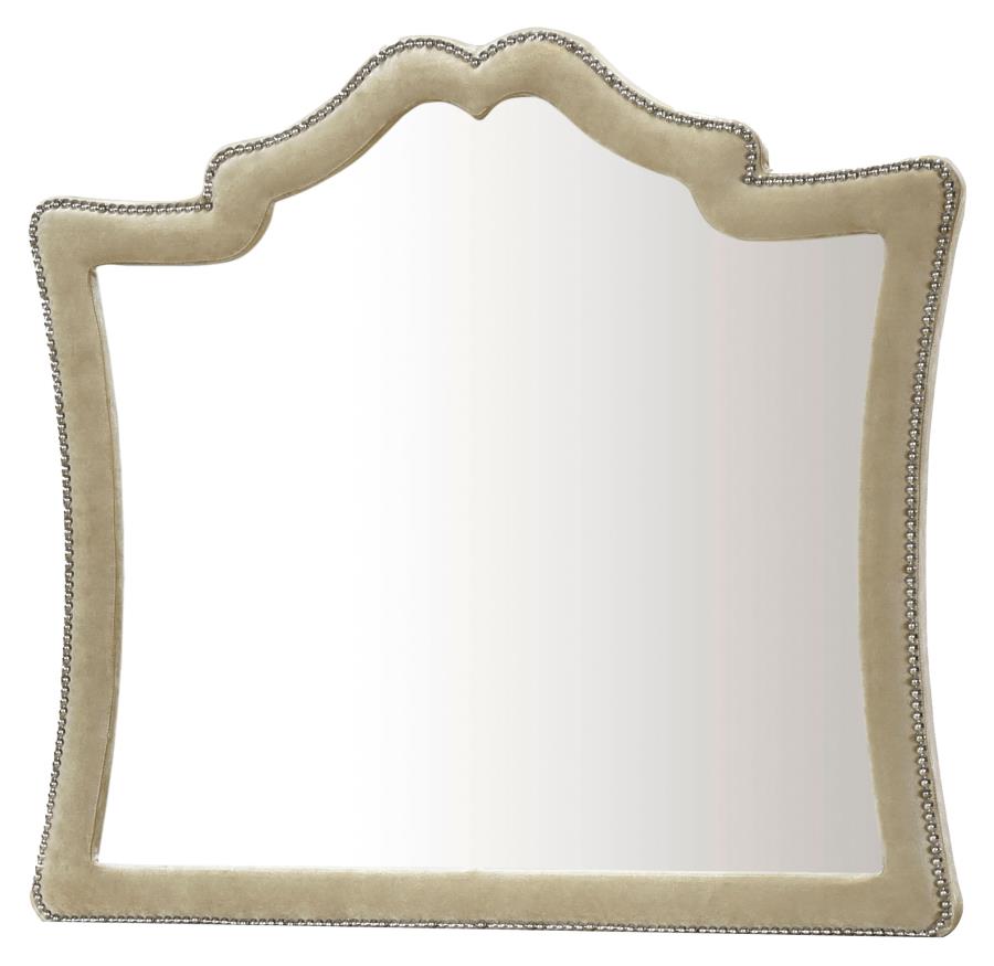 Antonella 4-piece Eastern King Bedroom Set Ivory 